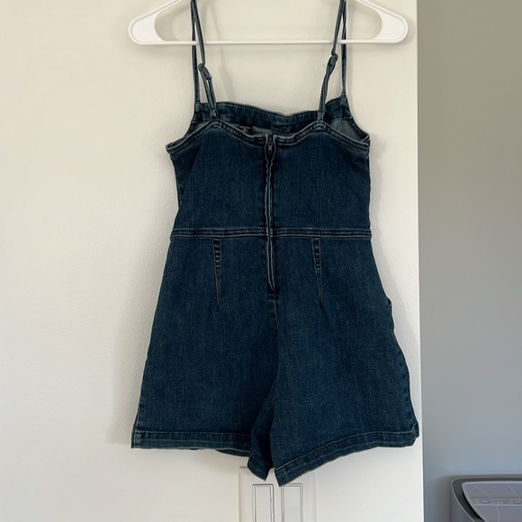 Women's size small volcom denim overall shorts - Picture 2 of 3